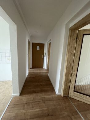 Waldstraße 15, 07613 Crossen an der Elster, Etagenwohnung